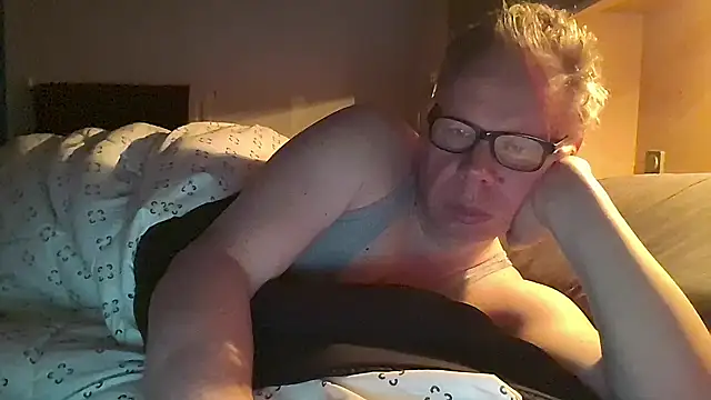 Snapshot of kinkyslet8 chatting on February 21, 2026, 7:32 am kinkyslet8 online show from February 21, 2026, 7:32 am