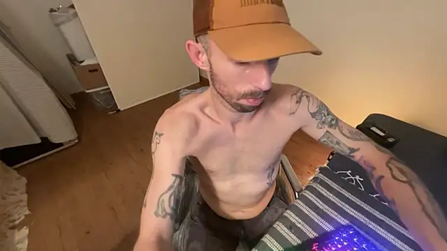 Snapshot of RuffClvb chatting on February 18, 2025, 12:49 pm RuffClvb online show from February 18, 2025, 12:49 pm