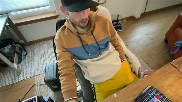 Snapshot of RuffClvb chatting on December 5, 2025, 2:48 pm RuffClvb online show from December 5, 2025, 2:48 pm