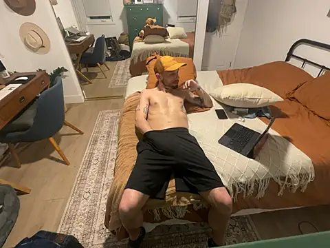 Snapshot of RuffClvb chatting on December 24, 2024, 8:00 am RuffClvb online show from December 24, 2024, 8:00 am