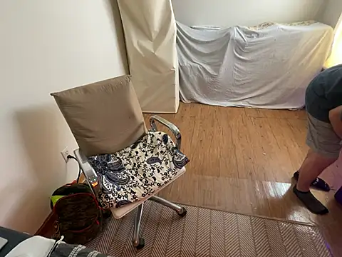 Snapshot of RuffClvb chatting on February 15, 2025, 10:21 pm RuffClvb online show from February 15, 2025, 10:21 pm