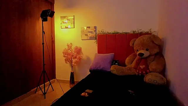 Charlee pink online show from April 21, 2026, 1:42 am