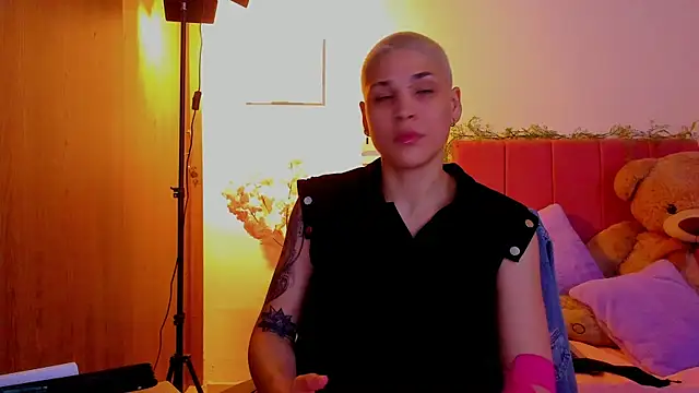 Charlee pink online show from March 22, 2026, 8:27 am