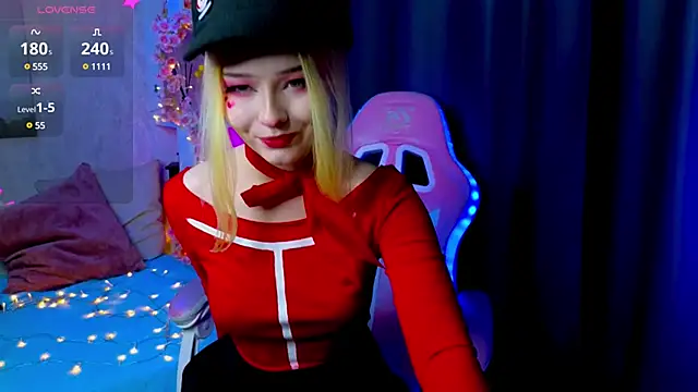 ElswythCovil online show from February 14, 2025, 4:15 am