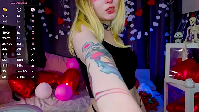 ElswythCovil online show from February 15, 2026, 4:02 am