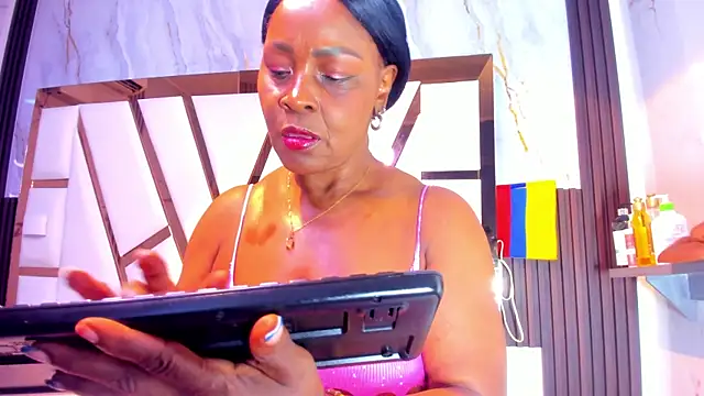 lola hornei online show from July 23, 2026, 12:13 pm