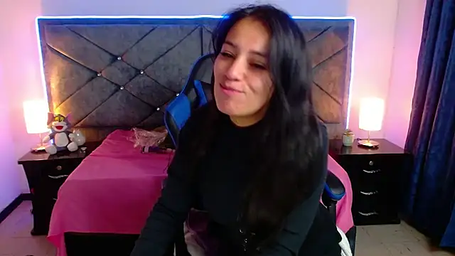 Julietacollins06 online show from November 6, 2025, 1:15 pm