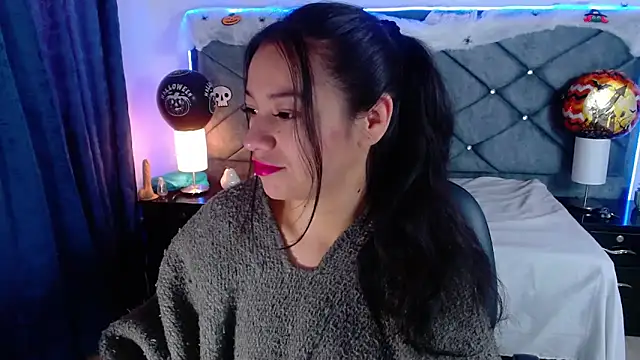 Julietacollins06 online show from October 8, 2025, 12:39 pm