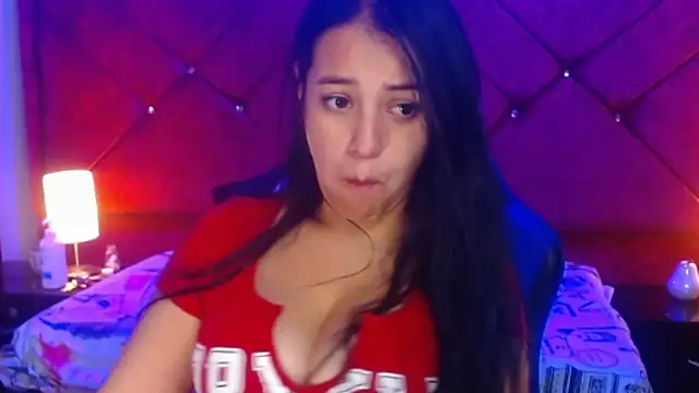 Julietacollins06 online show from May 2, 2026, 2:33 pm