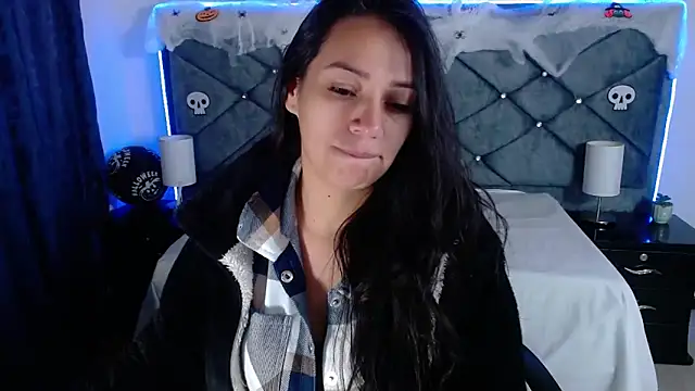 Julietacollins06 online show from October 15, 2025, 1:19 pm