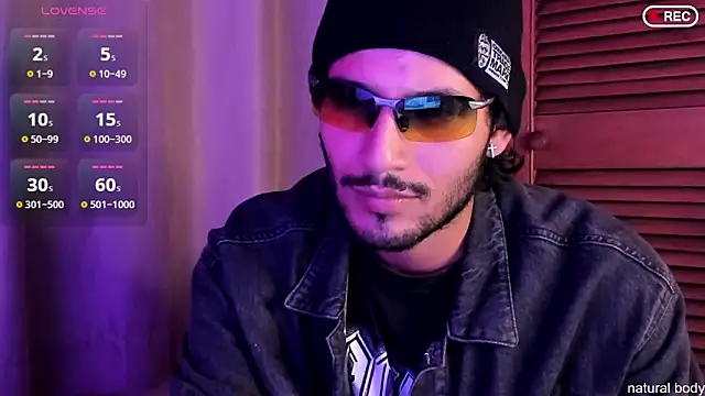 Nicholasrodrii online show from October 25, 2025, 11:49 pm