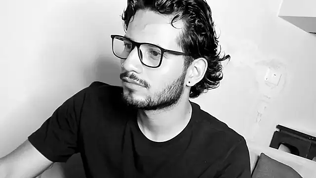 Nicholasrodrii online show from February 24, 2025, 11:52 pm