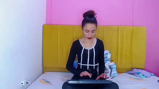 angelinabrookcm101 online show from December 3, 2024, 3:15 am