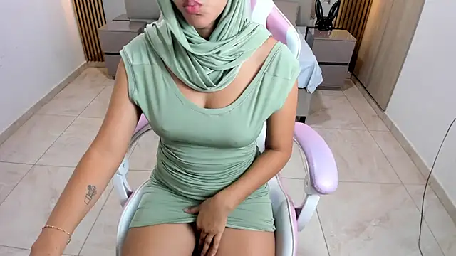 Snapshot of Maysa_badawi chatting on January 25, 2025, 10:18 pm Maysa badawi online show from January 25, 2025, 10:18 pm