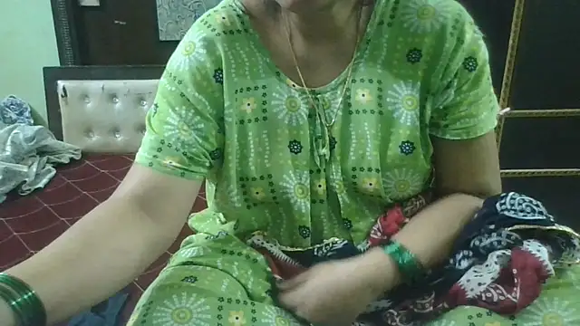 couplesuni online show from August 5, 2026, 3:22 am