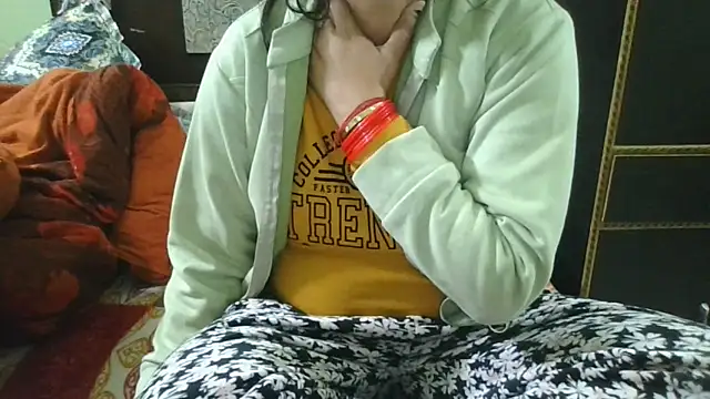 couplesuni online show from February 3, 2026, 4:10 am