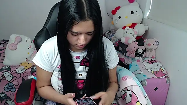 Snapshot of kayla_k18 chatting on June 5, 2026, 5:40 pm kayla k18 online show from June 5, 2026, 5:40 pm