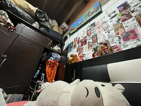 dafne19  online show from April 26, 2026, 4:43 am