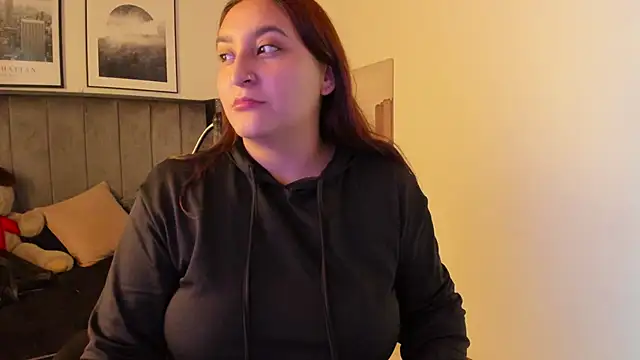 Alaia Cute online show from March 22, 2025, 2:27 am