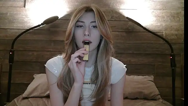 ErikaShyy online show from March 12, 2025, 7:24 am