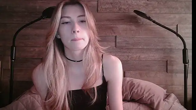 ErikaShyy online show from March 18, 2025, 10:50 am