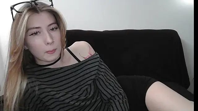 ErikaShyy online show from March 12, 2026, 10:52 am