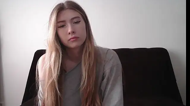 ErikaShyy online show from September 23, 2025, 12:01 pm