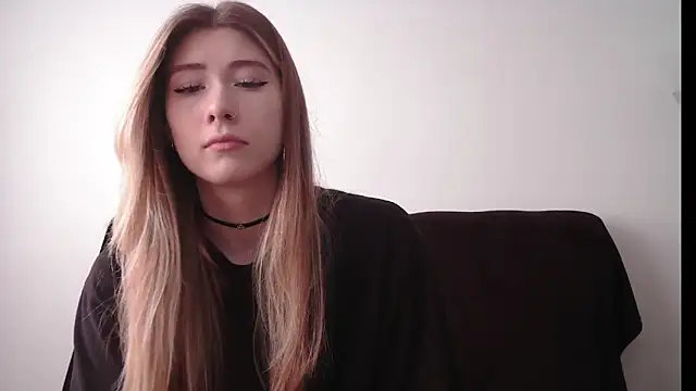 ErikaShyy online show from September 25, 2025, 10:32 am