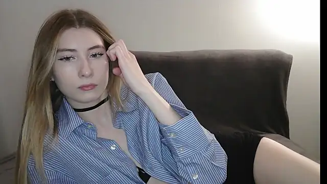 ErikaShyy online show from April 30, 2026, 10:33 am