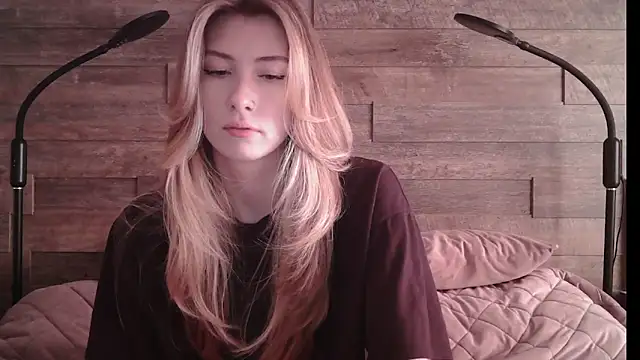 ErikaShyy online show from March 7, 2025, 10:24 am