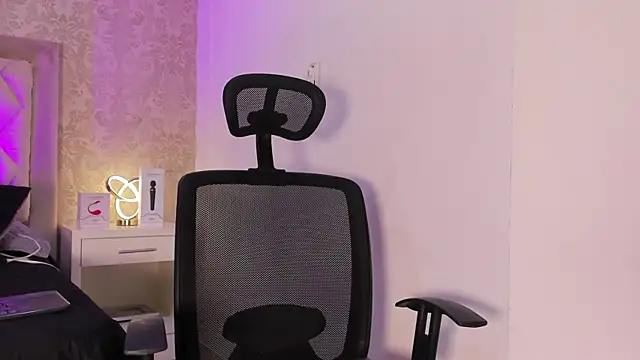 LiaFlowers online show from March 1, 2025, 7:51 am