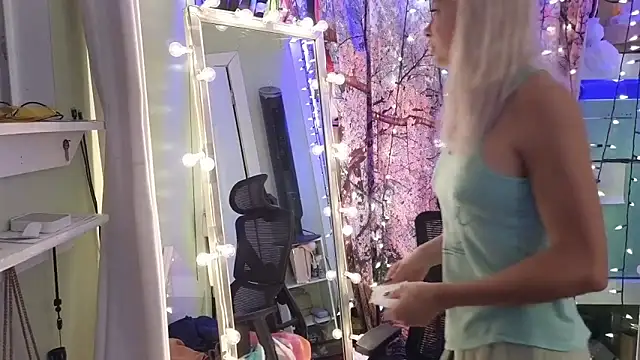cunty tranny lydia online show from April 28, 2026, 4:39 am