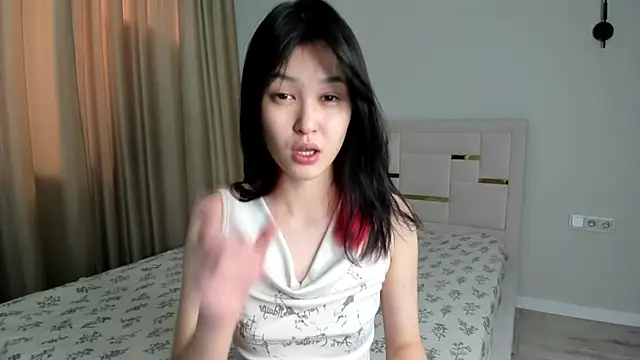 Snapshot of Lola_Peach chatting on June 21, 2026, 2:28 am Lola Peach online show from June 21, 2026, 2:28 am