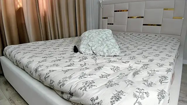 Snapshot of Lola_Peach chatting on June 22, 2026, 3:25 am Lola Peach online show from June 22, 2026, 3:25 am