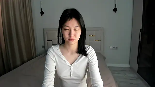 Snapshot of Lola_Peach chatting on April 10, 2026, 4:30 am Lola Peach online show from April 10, 2026, 4:30 am