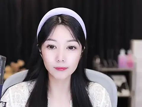 Nuyoah-77 online show from September 12, 2025, 5:13 pm