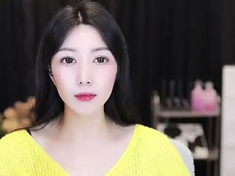 Nuyoah-77 online show from October 2, 2025, 4:10 pm