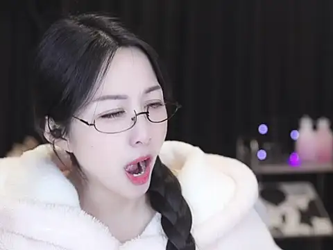 Nuyoah-77 online show from February 10, 2026, 1:54 pm