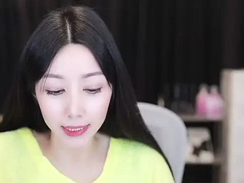 Nuyoah-77 online show from November 15, 2025, 4:00 pm