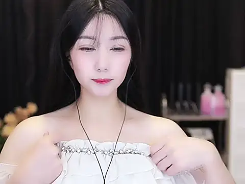 Nuyoah-77 online show from October 6, 2025, 4:08 pm