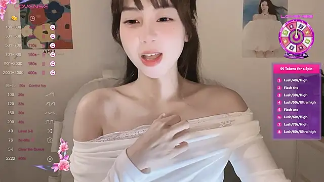 Snapshot of -Hottie chatting on October 23, 2025, 4:16 pm -Hottie online show from October 23, 2025, 4:16 pm