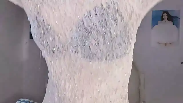 Snapshot of -Hottie chatting on December 19, 2025, 4:09 pm -Hottie online show from December 19, 2025, 4:09 pm