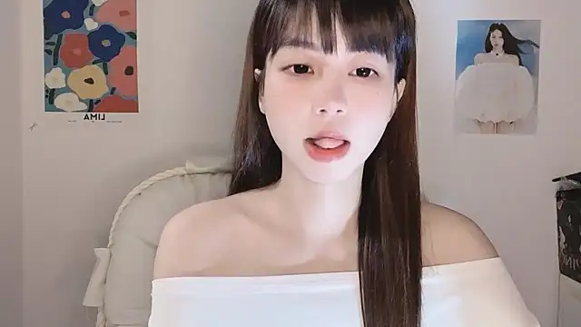 Snapshot of -Hottie chatting on November 15, 2025, 4:11 pm -Hottie online show from November 15, 2025, 4:11 pm