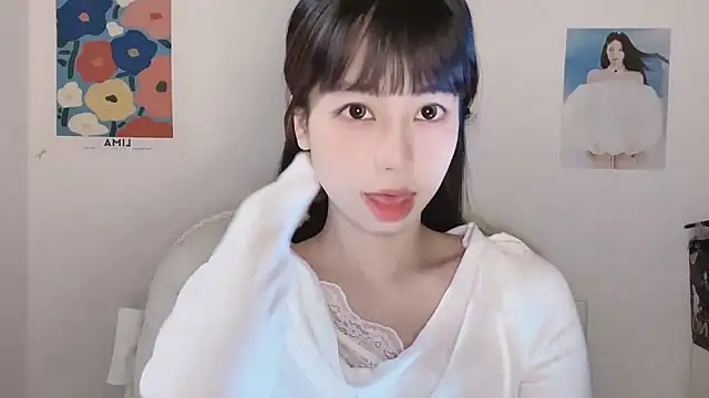 Snapshot of -Hottie chatting on November 12, 2025, 4:11 pm -Hottie online show from November 12, 2025, 4:11 pm