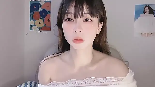 Snapshot of -Hottie chatting on January 13, 2026, 2:43 pm -Hottie online show from January 13, 2026, 2:43 pm