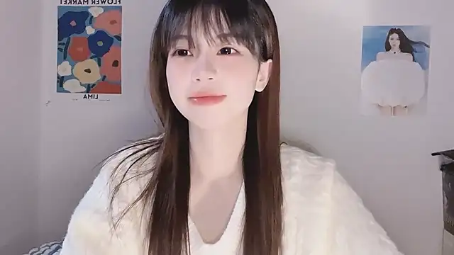 Snapshot of -Hottie chatting on December 14, 2025, 4:12 pm -Hottie online show from December 14, 2025, 4:12 pm