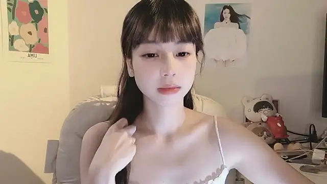 Snapshot of -Hottie chatting on September 14, 2025, 4:29 pm -Hottie online show from September 14, 2025, 4:29 pm