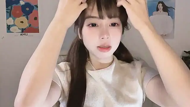 Snapshot of -Hottie chatting on October 21, 2025, 6:35 am -Hottie online show from October 21, 2025, 6:35 am