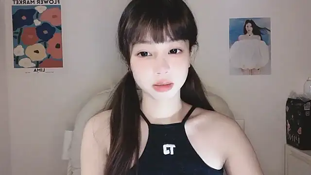 Snapshot of -Hottie chatting on September 25, 2025, 3:29 pm -Hottie online show from September 25, 2025, 3:29 pm