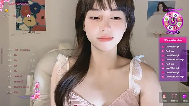 Snapshot of -Hottie chatting on October 26, 2025, 4:07 pm -Hottie online show from October 26, 2025, 4:07 pm